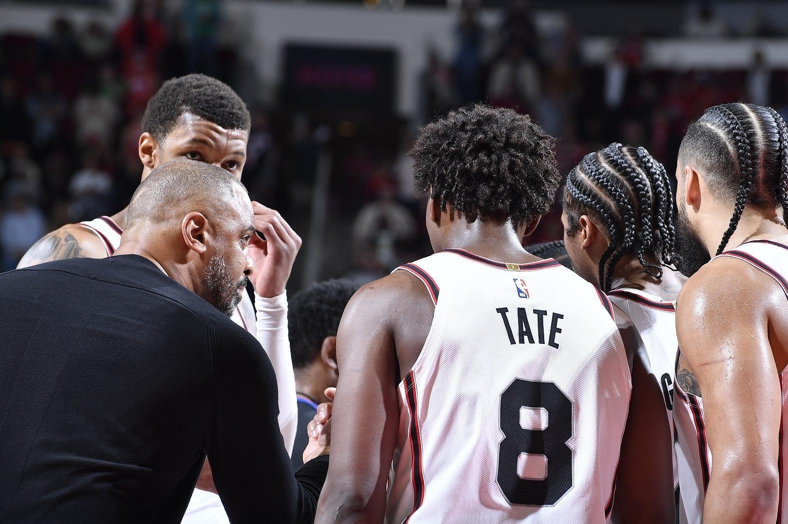 包含赛后亚冠焦点战，洛杉矶快船刷新队史纪录，质疑声仍在，更衣室氛围转暖的词条ayx