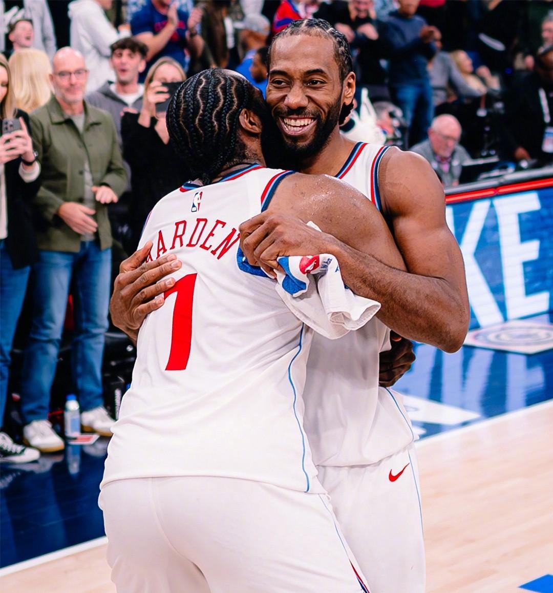 包含赛后亚冠焦点战，洛杉矶快船刷新队史纪录，质疑声仍在，更衣室氛围转暖的词条