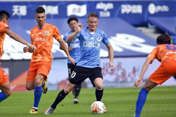 国际比赛日体能课后；费耶诺德战术微调备战中超；信心回归；更衣室氛围转暖的简单介绍ayx